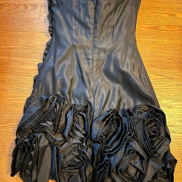 Black evening dress by Jovani - Picture 2 of 3